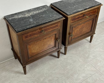 Set of 2 Mid-Century Italian bedside tables in wood and fine marble top (streaked black), brass feet, 1960s