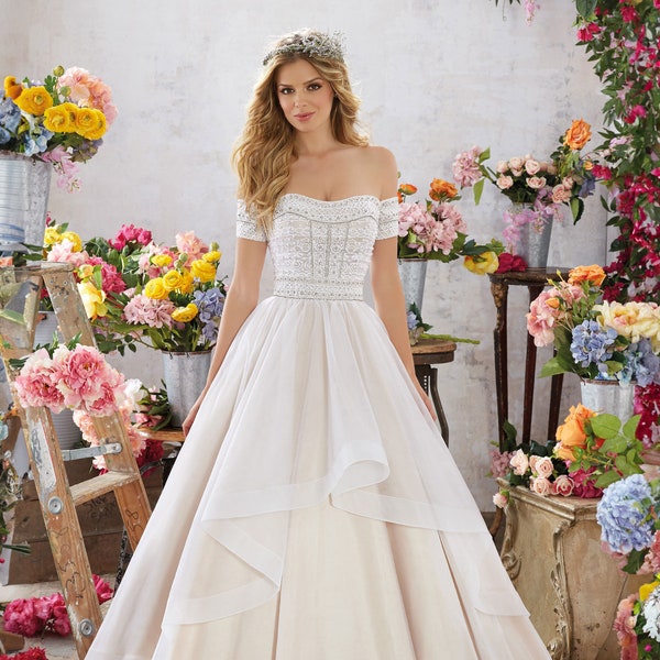 Magical A-line wedding dress with princess elegance made of soft tulle!