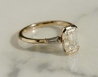 Emerald Cut Lab Diamond Ring with Baguette Sides, 14K Gold Engagement Ring, Art Deco Bridal Ring, Ethical Proposal Ring for Her