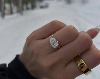 Pear Cut Lab Grown Diamond Engagement Ring – 14K Gold Teardrop Solitaire Ring