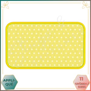 Könnte beinhalten: Ein gelbes Rechteck mit einem weißen Sternenmuster im Inneren. Das Rechteck hat einen gelben Rand und einen grünen Innenrand. Der Text "APPLIQUÉ" befindet sich in einer sechseckigen Form unterhalb des Rechtecks. Der Text "11 GRÖßEN / SIZES" befindet sich in einer sechseckigen Form rechts neben dem Rechteck.