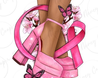 Puede incluir: Zapatos de tacón alto rosa con detalles de brillo, una cinta rosa y dos mariposas rosas. Los zapatos están sobre un fondo blanco.