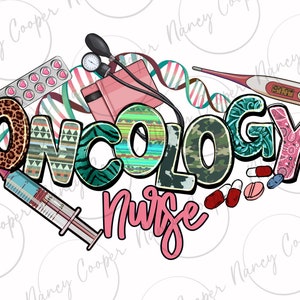Puede incluir: Diseño gráfico colorido con la palabra "ONCOLOGY" en letras negritas con diferentes patrones en cada letra. La palabra "Nurse" está escrita en rosa debajo de la palabra "ONCOLOGY". El diseño incluye imágenes médicas como una jeringa, píldoras, un termómetro, un brazalete de presión arterial y una cadena de ADN.
