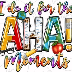 Puede incluir: Un diseño gráfico colorido con el texto "I do it for the AHA! moments". El diseño presenta una regla, un globo terráqueo, un lápiz, un cuaderno y una manzana.