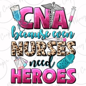 Puede incluir: Diseño gráfico con el texto "CNA because even NURSES need HEROES". Las letras "CNA" y "HEROES" son rosas, "because even" y "need" son turquesas, y "NURSES" está en estampado de leopardo. Se incluyen símbolos médicos.