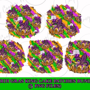 Może przedstawiać: Pięć cyfrowych, drukowalnych plakiet Mardi Gras King Cake. Plakiety mają fioletowe, zielone i złote tło z ciastem królewskim i kieliszkiem szampana. Plakiety idealnie nadają się do dodania świątecznego charakteru do Twoich prac ręcznych na Mardi Gras.