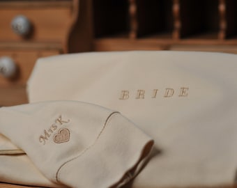 Personalised embroidered BRIDE Sweatshirt, Bride Crewneck Sweatshirt, Hen Do Sweatshirt, Bridal Gift, Team Bride, Bridal Shower Sweatshirt