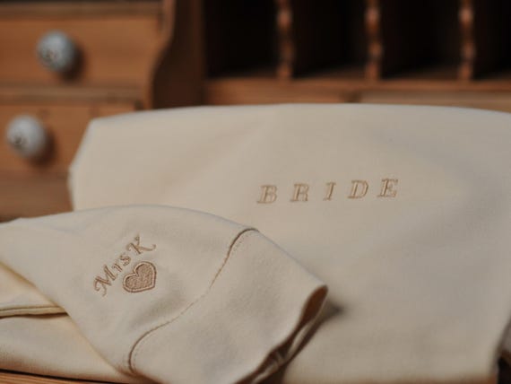 Personalised embroidered BRIDE Sweatshirt, Bride Crewneck Sweatshirt, Hen Do Sweatshirt, Bridal Gift, Team Bride, Bridal Shower Sweatshirt