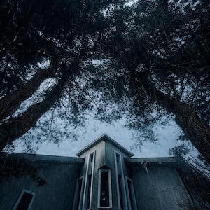 Dark Moody iPhone Wallpaper, Rain Aesthetic Lock Screen, Horror House Background, Cinematic iPhone 15 16 17 Wallpaper, Digital Download