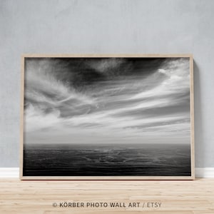 Gerahmtes Foto des dramatischen Himmels über dem Meer, schwarzweiße maritime Wandkunst, minimalistisches Foto Küsten Meerlandschaft La Palma