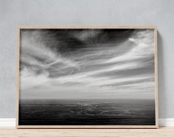 Gerahmtes Foto des dramatischen Himmels über dem Meer, schwarzweiße maritime Wandkunst, minimalistisches Foto Küsten Meerlandschaft La Palma