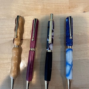 Stylos semi-personnalisés ! Acrylique ou bois :)