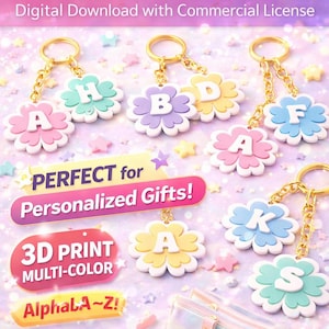 Op de afbeelding: Bloemen alfabet sleutelhangers in verschillende pastelkleuren, elk met een andere letter. De sleutelhangers zijn bloemvormig met goudkleurige kettingen. De afbeelding bevat ook tekst met de tekst "Gepersonaliseerde cadeaus" en "3D Print Multi-Color".