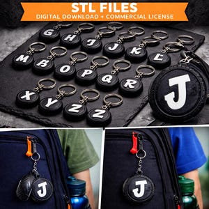 Pode incluir: Uma caneca de cerâmica branca com uma alça preta e o texto "But First, Coffee" em estilo manuscrito. A caneca está sobre uma superfície branca. A caneca tem 10 cm de altura.