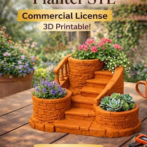 Könnte beinhalten: Ein 3D-gedruckter italienischer Treppen-Pflanzkübel in warmem Terrakotta-Farbton. Der Pflanzkübel hat Stufen und drei runde Pflanzgefäße, die jeweils mit bunten Blumen und Sukkulenten gefüllt sind. Der Text lautet "Italian Stairway Planter STL" und "Commercial License".