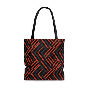 Handtasche mit schwarzen und roten Linien