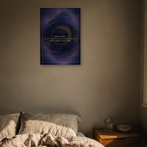 Kosmisches Zitat-Poster, stimmungsvolles Wandbild im Gothic-Romantik-Stil, Weltraumgravitationsdruck