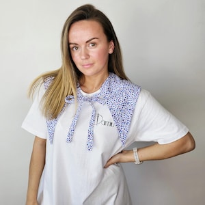 Women&#39;s upcycled removable collar with flowers/ Floral purple detachable collar/ One of a kind triangular collar/ Trendy style detail