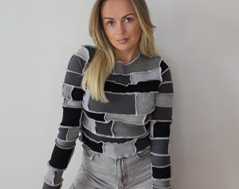 Camicetta da donna patchwork riciclata da scarti di maglieria/ Top puzzle nero e grigio rielaborato a mano/ Camicetta unica nel suo genere, realizzata con la tecnica del refashion a zero sprechi