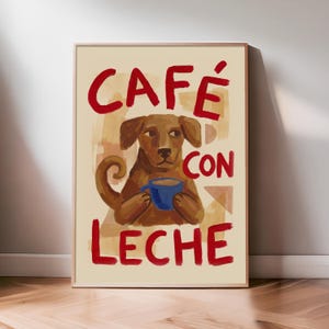 Puede incluir: Impresión artística enmarcada con un perro marrón sosteniendo una taza azul. Las palabras "CAFÉ CON LECHE" están escritas en rojo. El fondo es beige claro con pinceladas marrones.