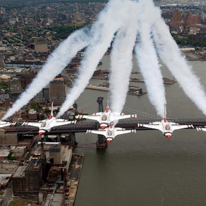 Airshow canvaskunst, prachtige luchtfoto, wanddecoratie vliegtuig, luchtvaartcadeau, kantoorkunst, woondecoratie