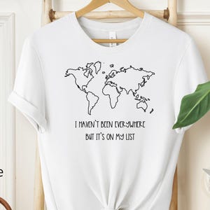 Reise T-Shirt, Geschenk für Urlaub, Abenteuer Tshirt, Reise Geschenk, Reisende, Pilot, Vacay Liebhaber, Weltkarte, Fernweh Shirt