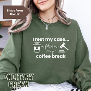 Felpa "Riposo il mio caso dopo la pausa caffè", Felpa "Pausa caffè per gli amanti del caffè", Regalo di chicchi macinati per avvocati, Maglione per avvocati, Laurea in giurisprudenza