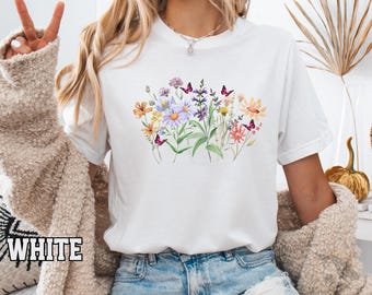 Camiseta con estampado botánico de mariposas: Camiseta bohemia de algodón suave con estampado floral.