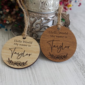 Gepersonaliseerde tag babyshower, gunsten babyshower, gepersonaliseerde houten tags babyshower, houten tag, houten tag babyshower, bedankt