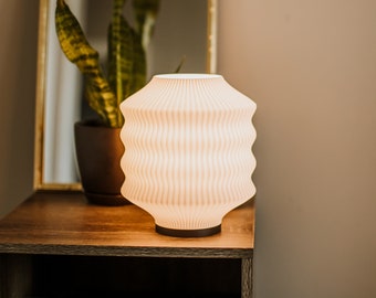 Curvy Lamp - 3D Printed Aesthetic Table Lamp - Cozy Bedroom/Living Room Decor