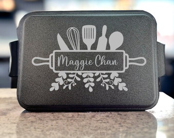 Engraved Cake Pan Personalized gift for women Personalized Cake Pan with lid Custom name baking dish Gift for mom Custom gift for Bride