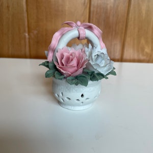 ヴィンテージの小さな陶器の花かご