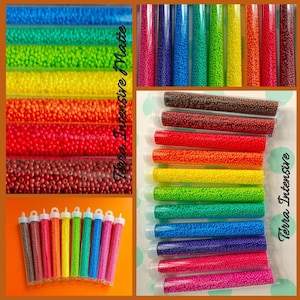 Puede incluir: Surtido de 12 pequeños tubos de vidrio llenos de cuentas de semillas de colores. Los tubos están etiquetados como "Terra Intensive Matte".