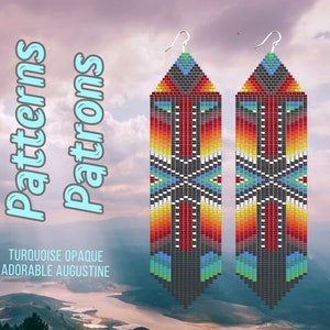 Puede incluir: Un par de pendientes largos de cuentas con un patrón geométrico en tonos de rojo, naranja, amarillo, verde, azul, negro y blanco. Los pendientes cuelgan de ganchos plateados.