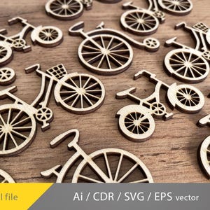 Puede incluir: Recortes de bicicletas de madera esparcidos sobre una superficie de madera. Las bicicletas varían en tamaño y diseño, con patrones de radios detallados y manillares. La imagen incluye el texto "Digital file" y "Ai / CDR / SVG / EPS vector".