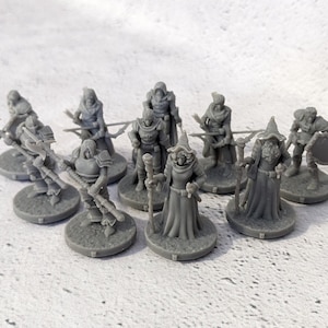 Explorers Starter Set 1 32mm Dungeons and Dragons Party 10 Mini Figures