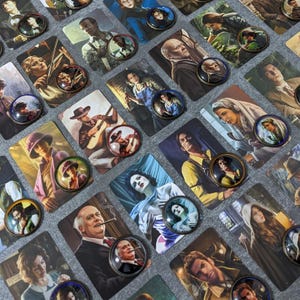 Combina y combina sobres de fichas de cristal y metal no oficiales inspirados en el investigador del juego de cartas Arkham Horror