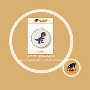 Pode incluir: Um padr&atilde;o digital de ponto cruz com um dinossauro T-Rex de desenho animado. O design &eacute; exibido em um bastidor de bordado de madeira. O texto "DOWNLOAD DIGITAL" tamb&eacute;m &eacute; vis&iacute;vel.
