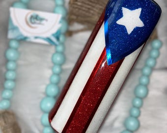 Gobelet pailleté drapeau de Porto Rico : grenouille coquí et hibiscus - Boricua Pride