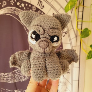 Halloween amigurumi gargoyle, advanced beginner crochet pattern - (no horns)
