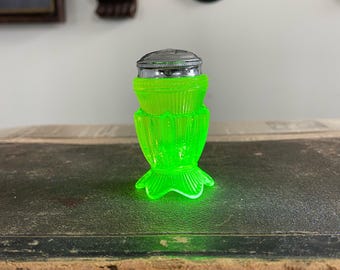 Fenton Cactus Shaker *GLOWS*