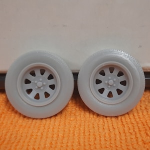 1/24 Scale Resin Model Kit - 32" Budd 5-Hole Semi Truck Wheels W/ Low Profile Tires