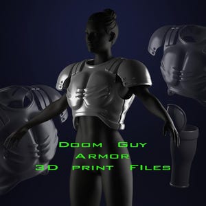 Puede incluir: Una representación 3D de una persona que lleva una armadura plateada, con piezas de armadura adicionales flotando alrededor. El texto "DOOM GUY ARMOR 3D PRINT FILES" se muestra en verde. La armadura parece estar diseñada para un videojuego.