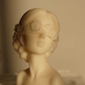 Blindfolded Lady Candle | Flower Girl Candle | Girl Candle | Decor Candle | Aesthetic Decor | Housewarming Gift | Flower Candle | Minimalist