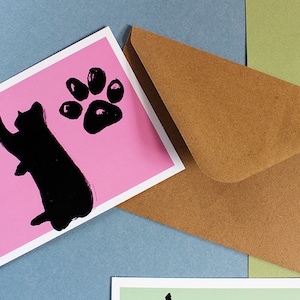 Carte A6 illustrée chat noir style manga kawaii - fond rose - dessin fait main