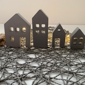 Light houses set or individually made of concrete image 3