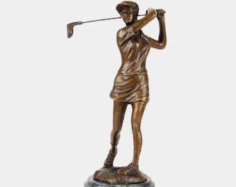 Altalena dorata: l'eleganza in bronzo di una giocatrice di golf - Una scultura in bronzo di una giocatrice di golf