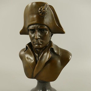 Elegant Bronze Napoleon Bonaparte Statuette: Historical French Emperor Military Collectible Sculpture