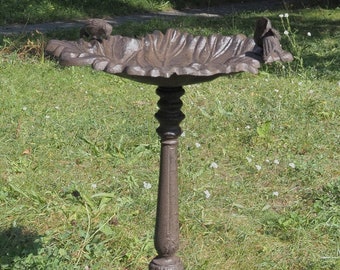 Rustic Brown Cast-Iron Bird Bath – Vintage Garden Art, Symbol of Peace & Perfect Gift for Nature Lovers
