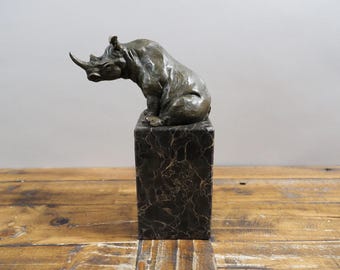 Elegant Bronze Rhino Sculpture: Modern African Wildlife Art Statue on Marble Base for Home Decor